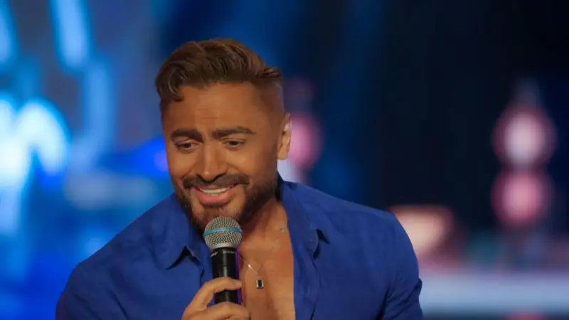 فيديو - تامر حسني يُضيء المسرح بأغنية "كان يا مكان".. تكريم لعظماء الفن المصري