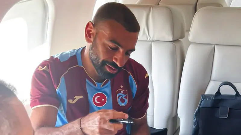 فيديو - مرتديًا قميص الفريق.. أول رسالة من صلاح لجماهير طرابزون