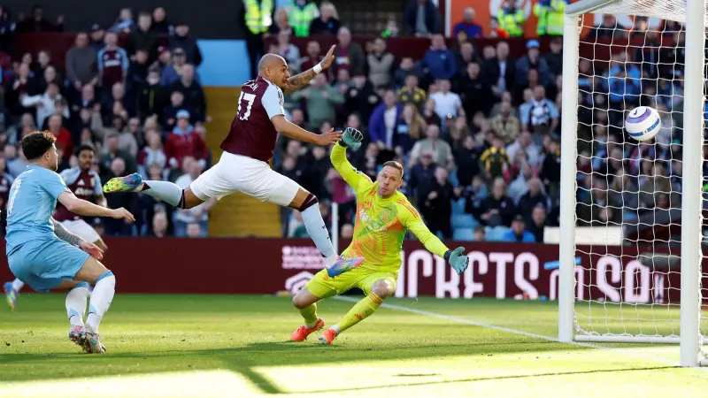 الدوري الإنجليزي - أستون فيلا يهزم نوتينغهام ويعزز رقما مميزا على ملعبه