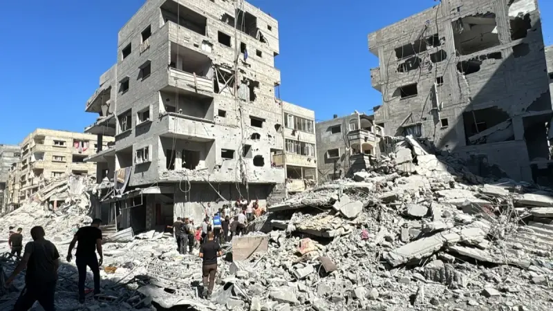 قصف بيت لاهيا يزيد من معاناة سكان شمال غزة