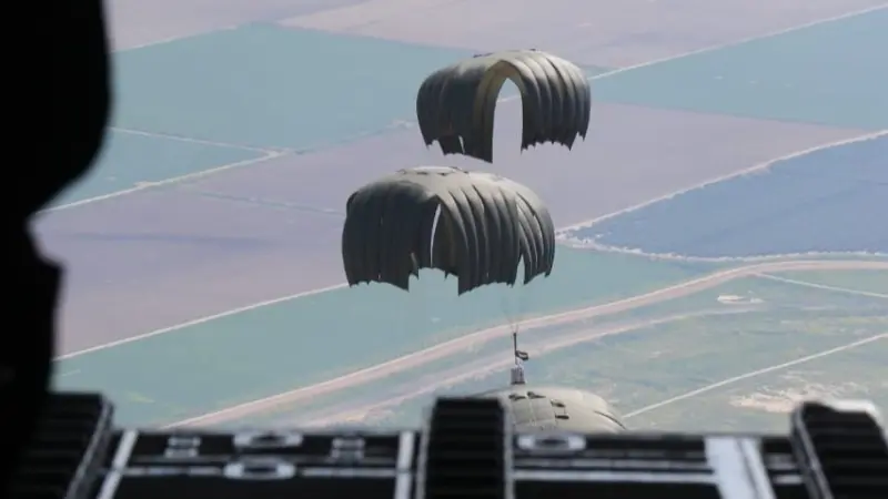 صور - الأردن ينفّذ 10 إنزالات جوية مشتركة لمساعدات على غزة