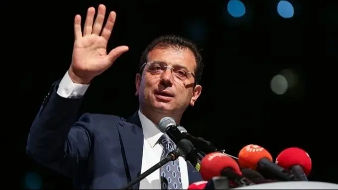 فيديو - طرد رئيس بلدية اسطنبول من قاعة المحكمة