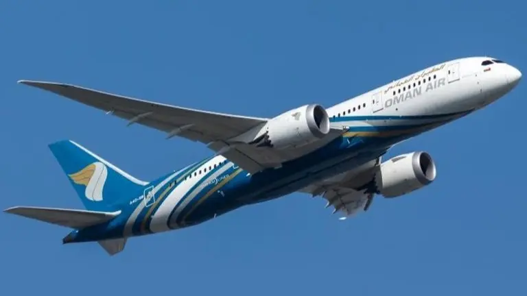الطيران العماني يعلن استئناف الرحلات إلى دبي والبحرين وخصب