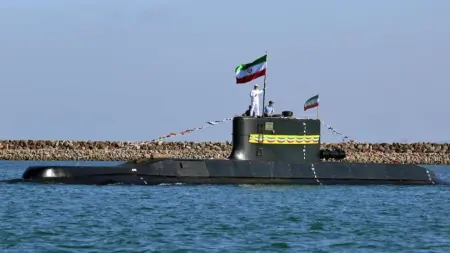 إيران تكشف عن استخدام غواصات جديدة في أعماق مضيق هرمز