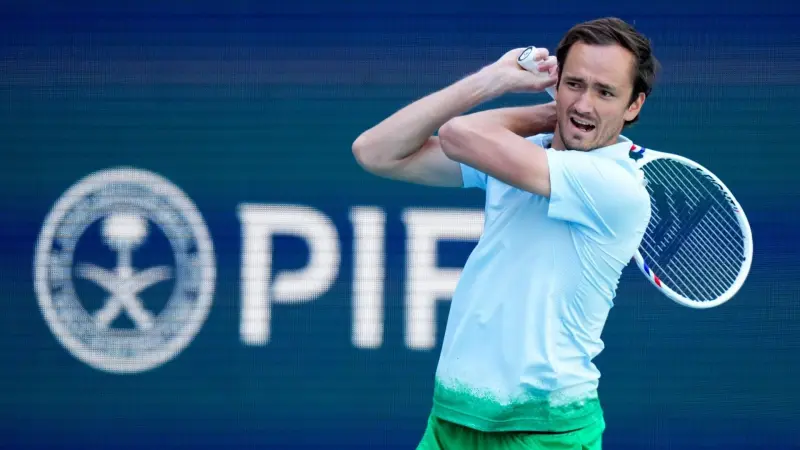 ميامي للتنس - تأهل سهل لزفيريف وعبور سريع لسابالينكا وغوف وباوليني