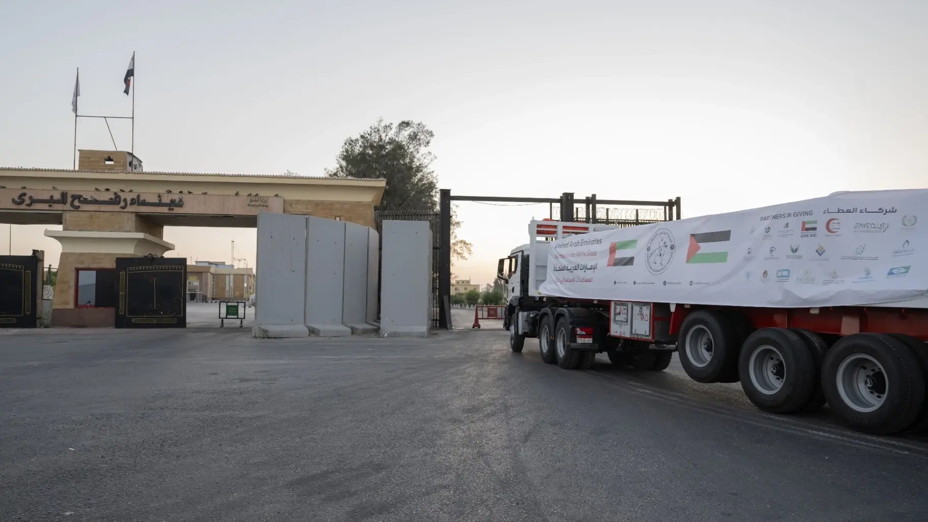 دولة الإمارات تواصل دعم غزة بالمساعدات الإنسانية دولة الإمارات تواصل دعم غزة بالمساعدات الإنسانية