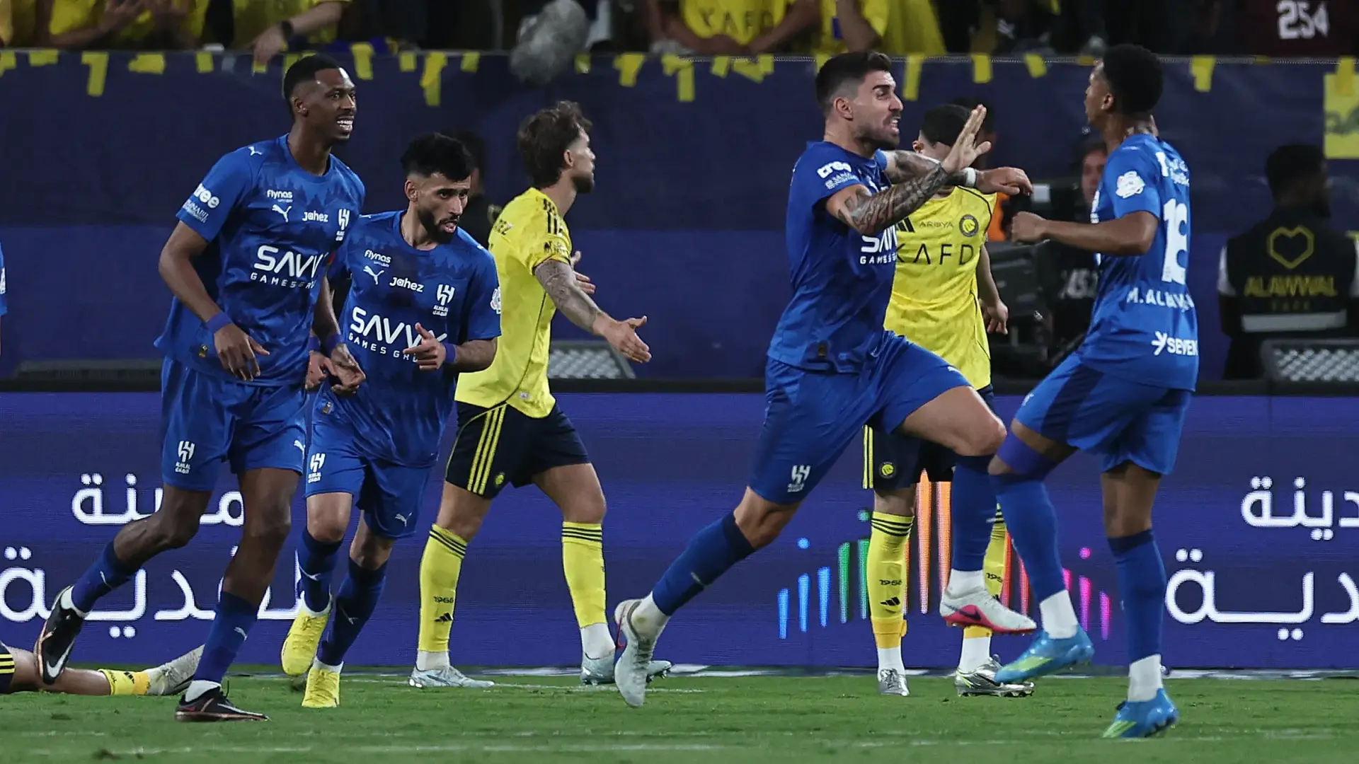 الهلال يمتلك كتيبة من النجوم بين صفوفه (رويترز) الهلال يمتلك كتيبة من النجوم بين صفوفه (رويترز)