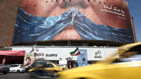 الغداء أم سيارة الأجرة.. التضخم يحول معيشة الإيرانيين إلى معادلة بقاء