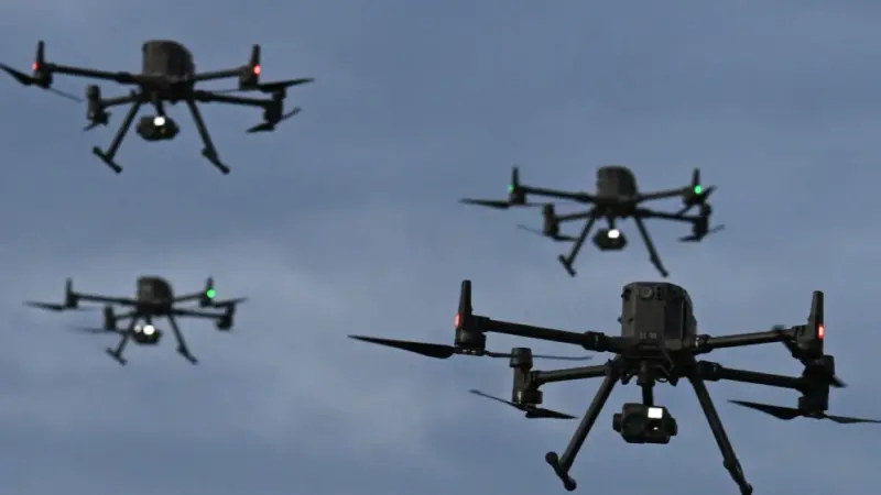 مسيّرات مجهولة تحلّق فوق قاعدة تضم كبار المسؤولين في واشنطن.. تقرير يكشف