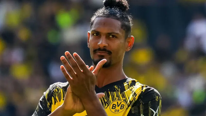 بعد قصة كفاح ملهمة ضد السرطان.. هالر يطوي صفحته مع بوروسيا دورتموند