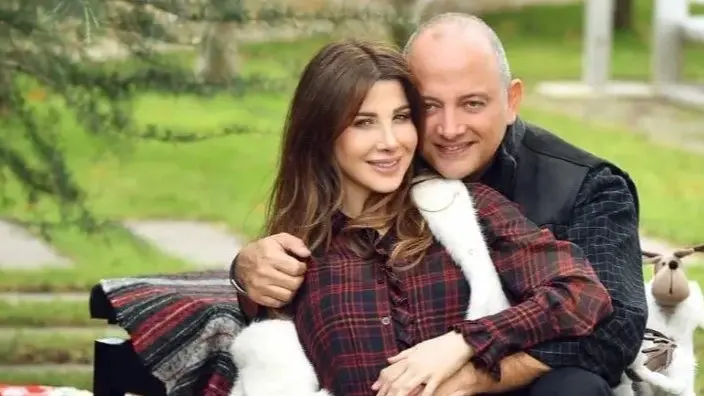 فيديو - مكالمة بين نانسي عجرم وزوجها أمام فريق العمل تنتهي بموقف محرج