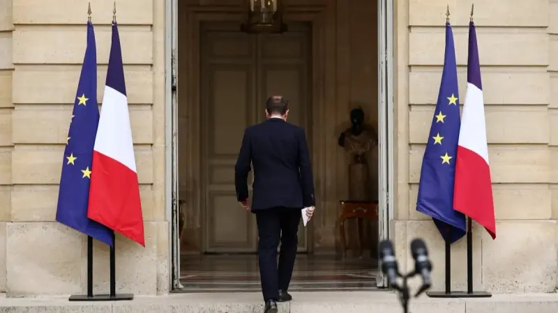 اختبار جديد لماكرون.. عرض موازنة 2026 وسط تهديدات بحجب الثقة