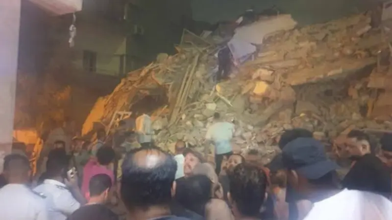 وفيات في انهيار عقار بالسيدة زينب.. ما علاقة نور الشريف؟