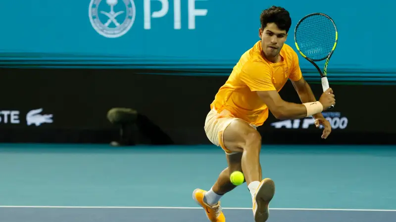 ألكاراز يواصل التألق في بطولة ميامي للتنس ويتجاوز فونسيكا