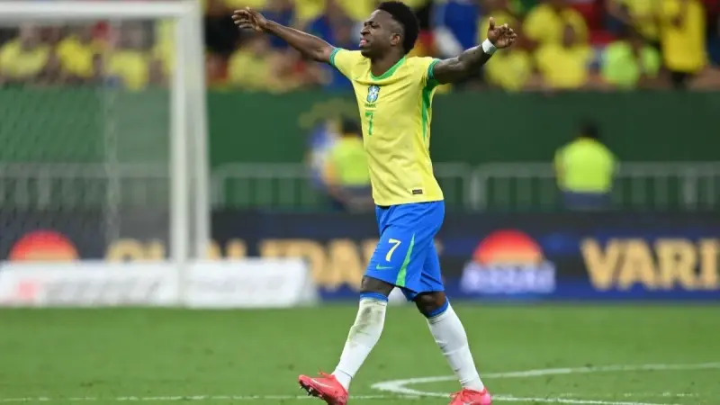 صدمة جديدة.. غياب فينيسوس عن تدريبات البرازيل قبل مواجهة الأرجنتين