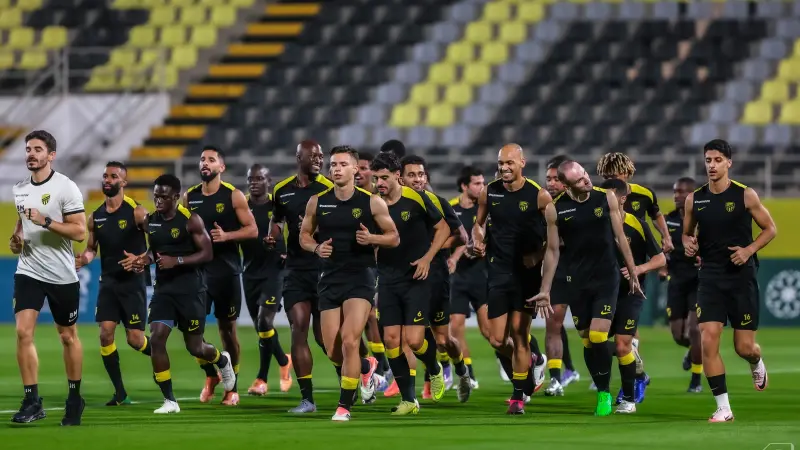 تشكيلة الاتحاد اليوم أمام الخليج وغيابات القائمة.. بنزيما يتصدر قائمة الغائبين