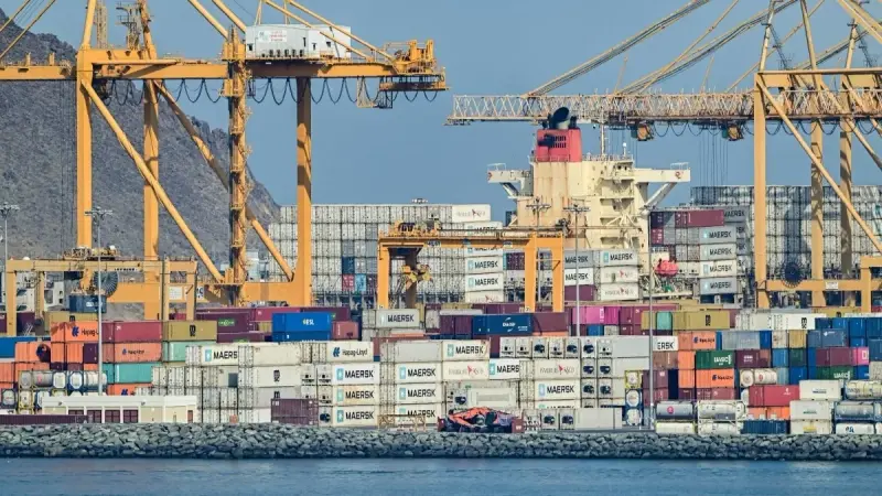 سفينة فرنسية عملاقة تغادر مضيق هرمز