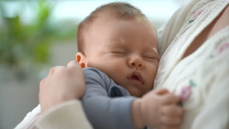 دراسة جديدة تكشف فوائد حليب الأم المذهلة