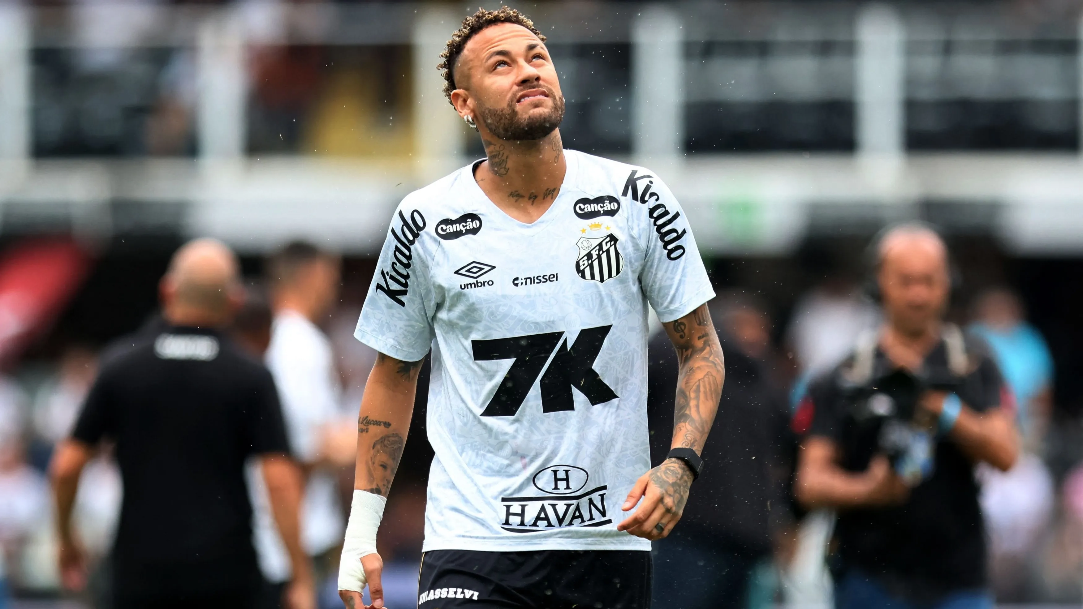 الغموض يحيط بمستقبل نيمار مع سانتوس 