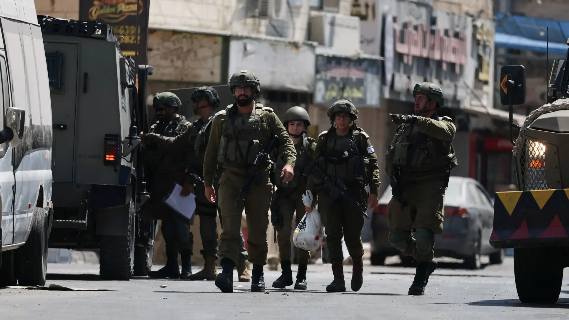 تقارير فلسطينية: القوات الإسرائيلية نفذت حملة مداهمات في نابلس (رويترز) تقارير فلسطينية: القوات الإسرائيلية نفذت حملة مداهمات في نابلس (رويترز)