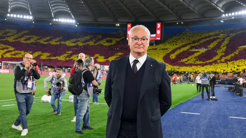 فيديو - لحظات مؤثرة واستثنائية.. جماهير روما تودّع رانييري في ملعب الأولمبيكو