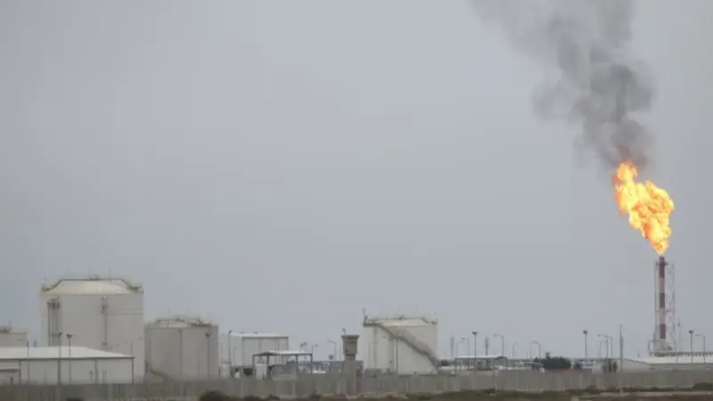 بعد توقف مؤقت.. العراق يسأنف إنتاج النفط في حقل غرب القرنة 2