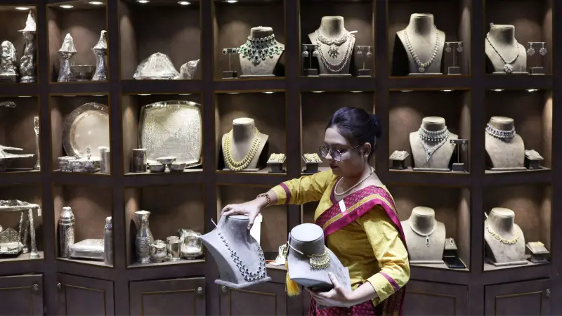 كيف يؤثر هجوم إيران على أسعار الذهب؟ خبير يكشف