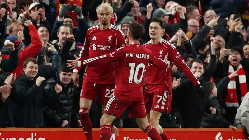 تشكيلة ليفربول اليوم أمام مانشستر سيتي.. الغيابات تضرب كتيبة آرني سلوت