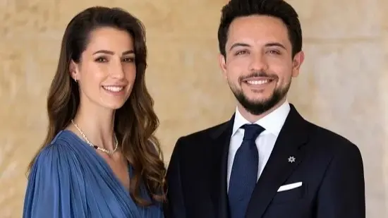 صورة - "الغالية أم الغالية".. الأمير حسين يعايد الأميرة رجوة