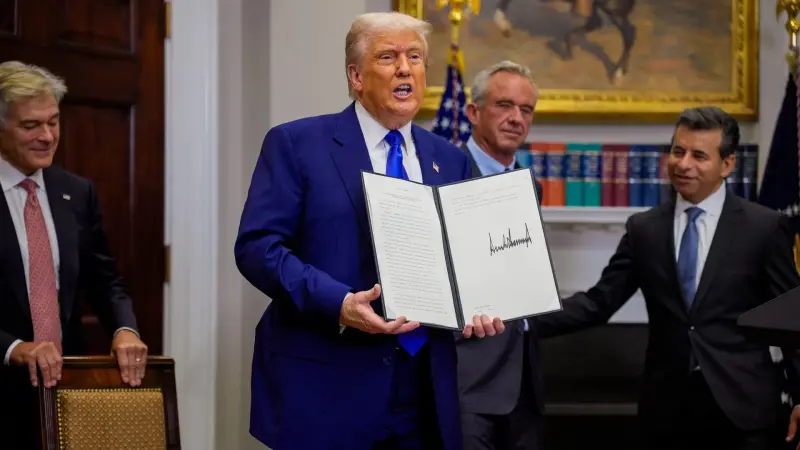 ترامب يزفّ بشرى للأميركيين بشأن الأدوية