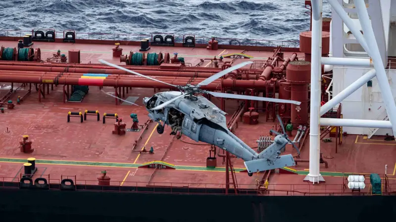 فيديو - الجيش الأميركي يعترض ناقلة نفط في المحيط الهندي