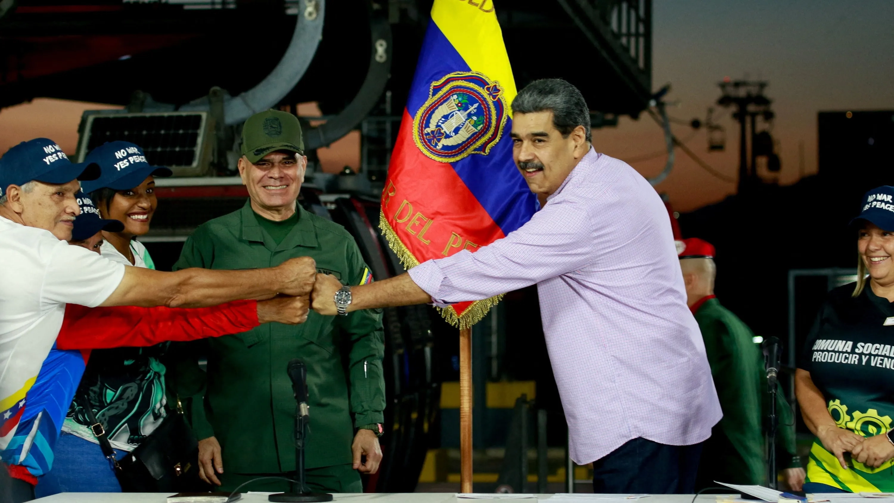 كيف وصلت المواجهة بين أميركا وفنزويلا إلى حافة الانفجار؟ 