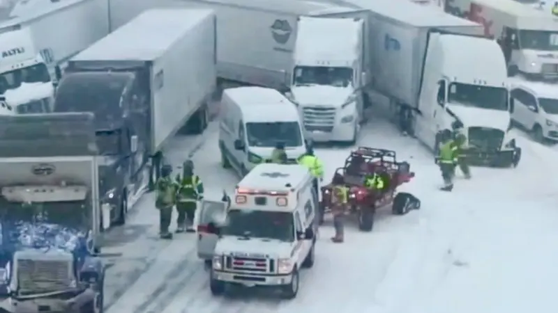 فيديو - حادث تصادم جماعي مروّع يشلّ ميشيغان الأميركية