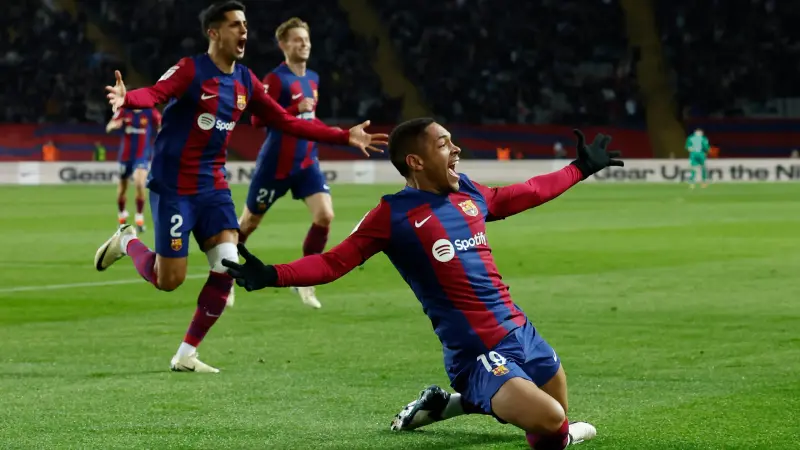 موعد مباراة برشلونة ضد غرناطة مع التشكيلة والقنوات الناقلة.. فرصة للضغط على ثنائي المقدمة