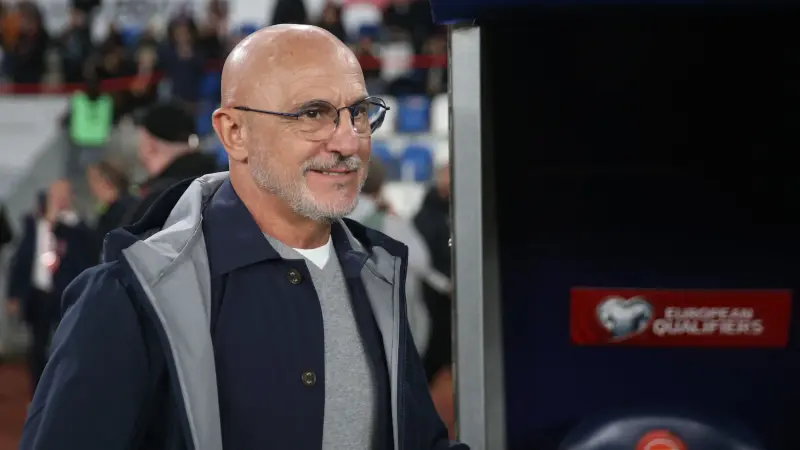 مدرب إسبانيا يتحدث عن أزمة يامال.. وأمنية بشأن ميسي