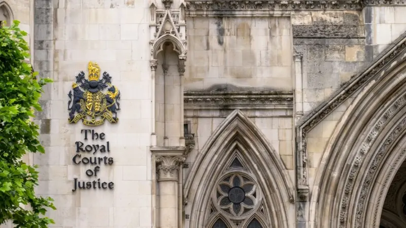 مجموعة "ميرور" البريطانية تواجه 101 دعوى قضائية باختراق هواتف في بريطانيا