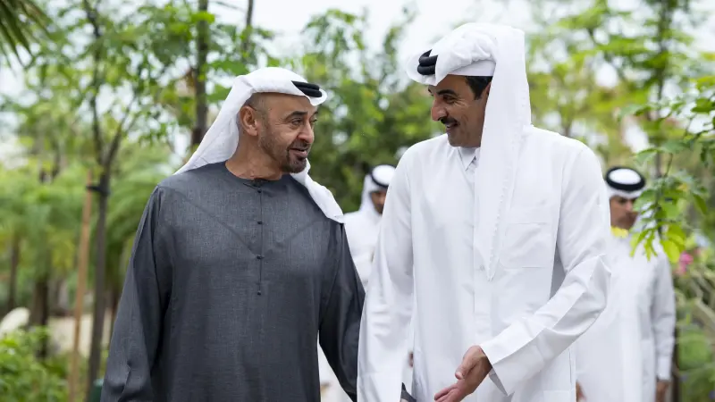 رئيس الإمارات يستقبل أمير قطر في زيارة أخوية لبحث التطورات بالمنطقة