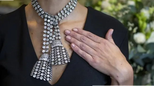 بيع قلادة من 500 ماسة بـ4.8 ملايين دولار