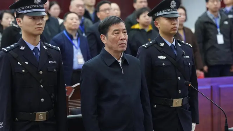 رشاوى تدخل الرئيس السابق لاتحاد الكرة الصيني السجن مدى الحياة