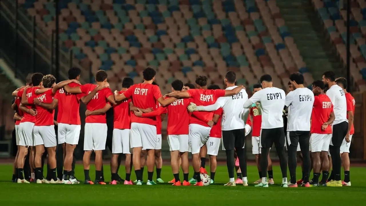 منتخب مصر يرتدي القميص الأحمر في ودية جنوب إفريقيا (إكس) منتخب مصر يرتدي القميص الأحمر في ودية جنوب إفريقيا (إكس)