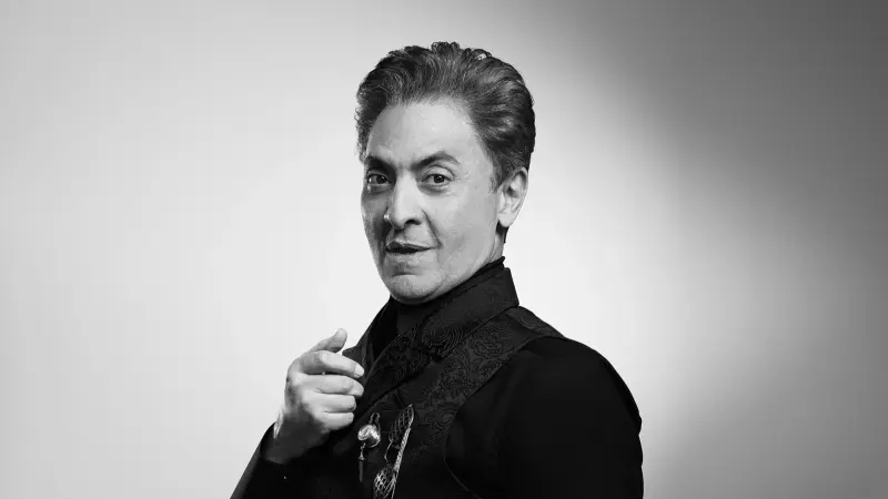 فتحي عبد الوهاب يروج لعمل جديد بصورة مثيرة للجدل.. إليك التفاصيل