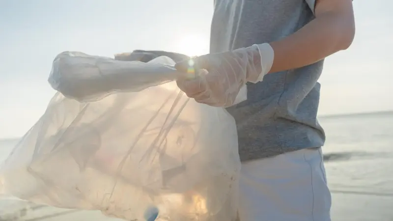 يتحلل في البحر خلال ساعات.. اليابان تطور نوعا جديدا من مادة البلاستيك
