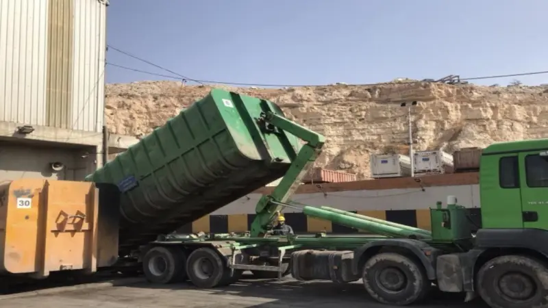 حادثة نادرة في الأردن.. هكذا انتهت رحلة بحث عن 19 ألف دينار في حاوية نفايات بعمّان