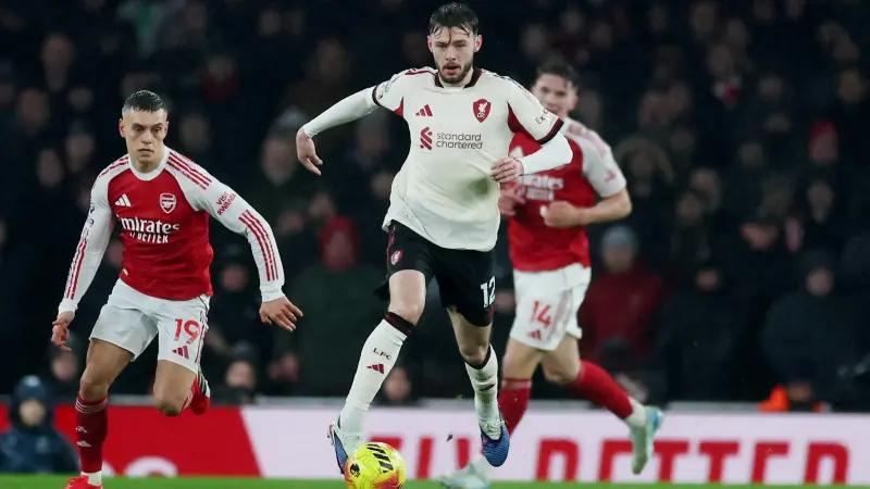 طبيعة إصابة كونور برادلي ومدة غيابه.. صدمة لجماهير ليفربول