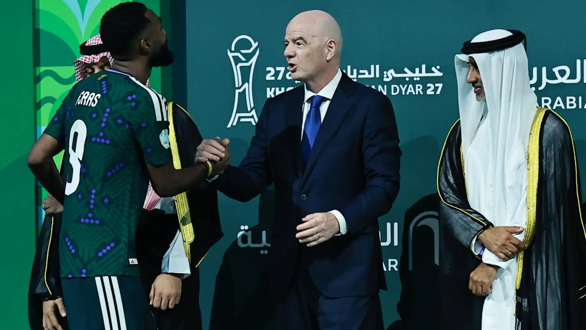 الاتحاد الآسيوي يقرر بشكل جماعي مرشحه في انتخابات الاتحاد الدولي لكرة القدم (رويترز) الاتحاد الآسيوي يقرر بشكل جماعي مرشحه في انتخابات الاتحاد الدولي لكرة القدم (رويترز)