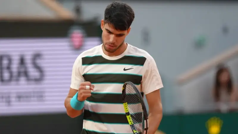 بطولة رولان غاروس: ألكاراز يبلغ نصف النهائي دون عناء