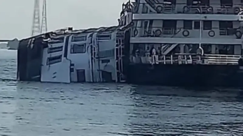 فيديو - لحظة غرق المركب السياحي "تيفولي" في الأقصر بمصر