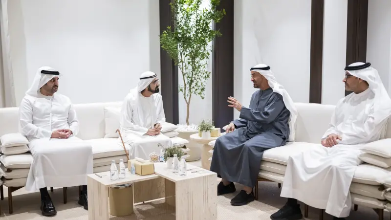 رئيس الإمارات ومحمد بن راشد: الإمارات نجحت بمواجهة الأزمة بترابط شعبها وكفاءة مؤسساتها