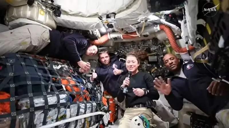 طاقم "أرتيميس" يبدأ الدخول في مرحلة الدوران حول القمر