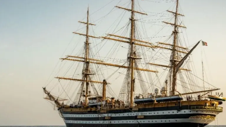 هذه قصة السفينة الإيطالية أمريجو فيسبوتشي التي رست في جدة